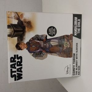 STAR WARS comfy blanket with sleeves. NIB